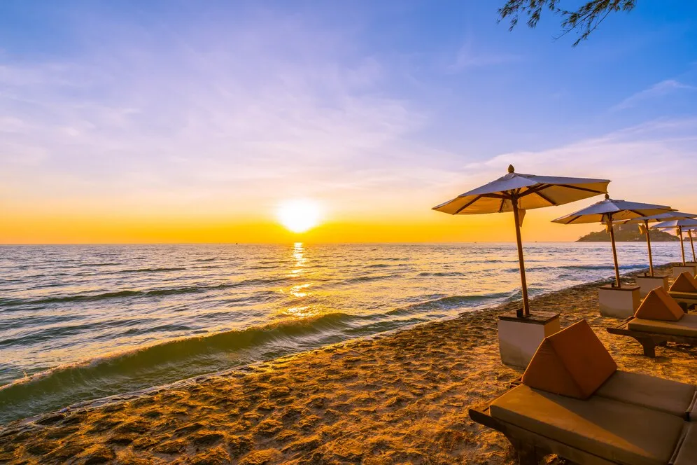 Sombrilla Silla Almohada Alrededor Hermoso Paisaje Playa Mar 74190 8177 | IBIZA HOLIDAYS 96 SL
